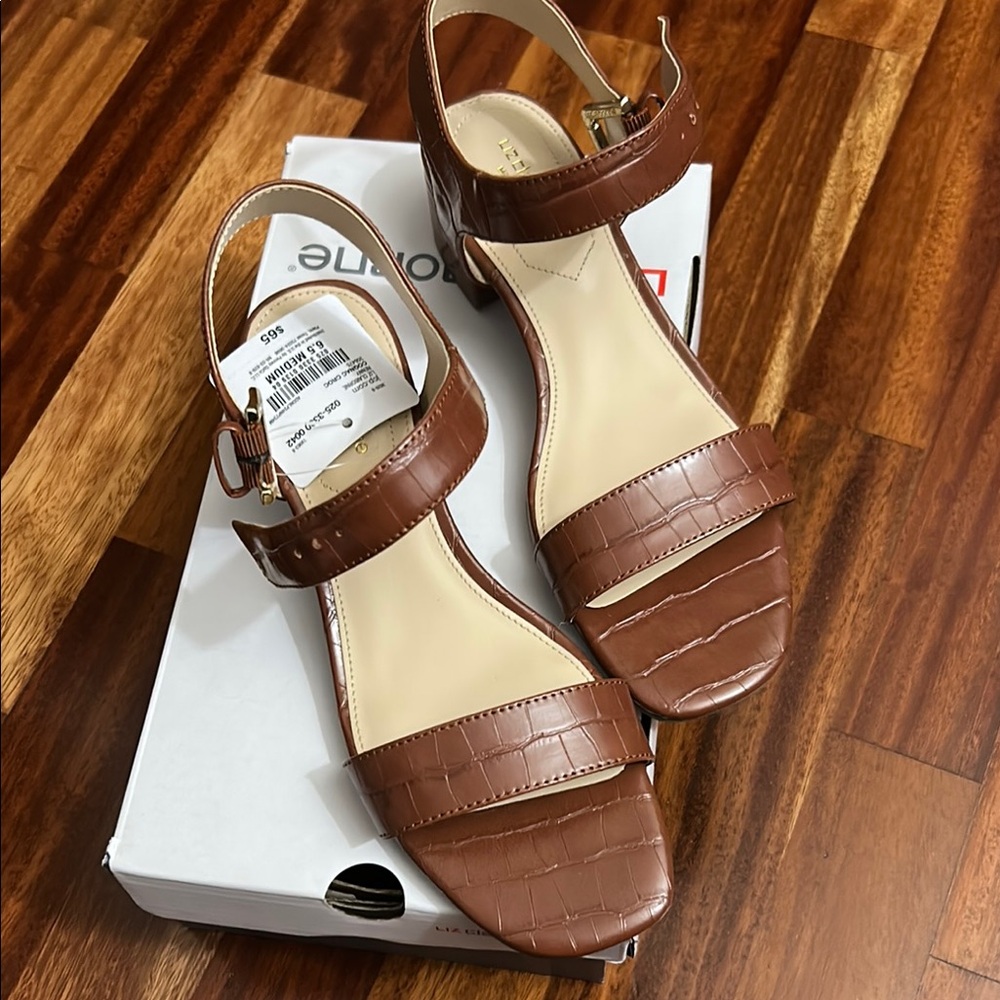NWT Liz Claiborne  LC Renny Cognac Heels